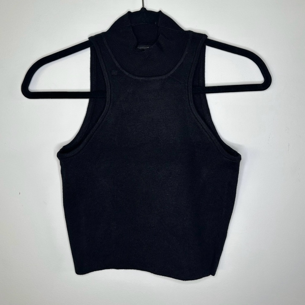 FITTED CROP KNIT TOP